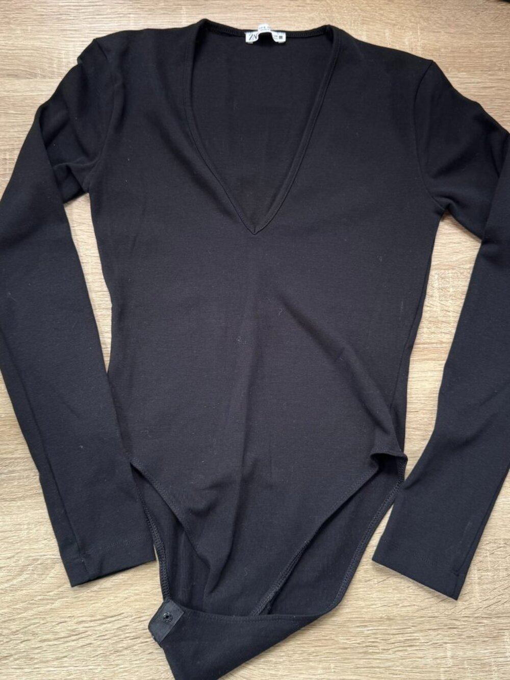 Zara V-Neck Long-Sleeve Black Bodysuit Small